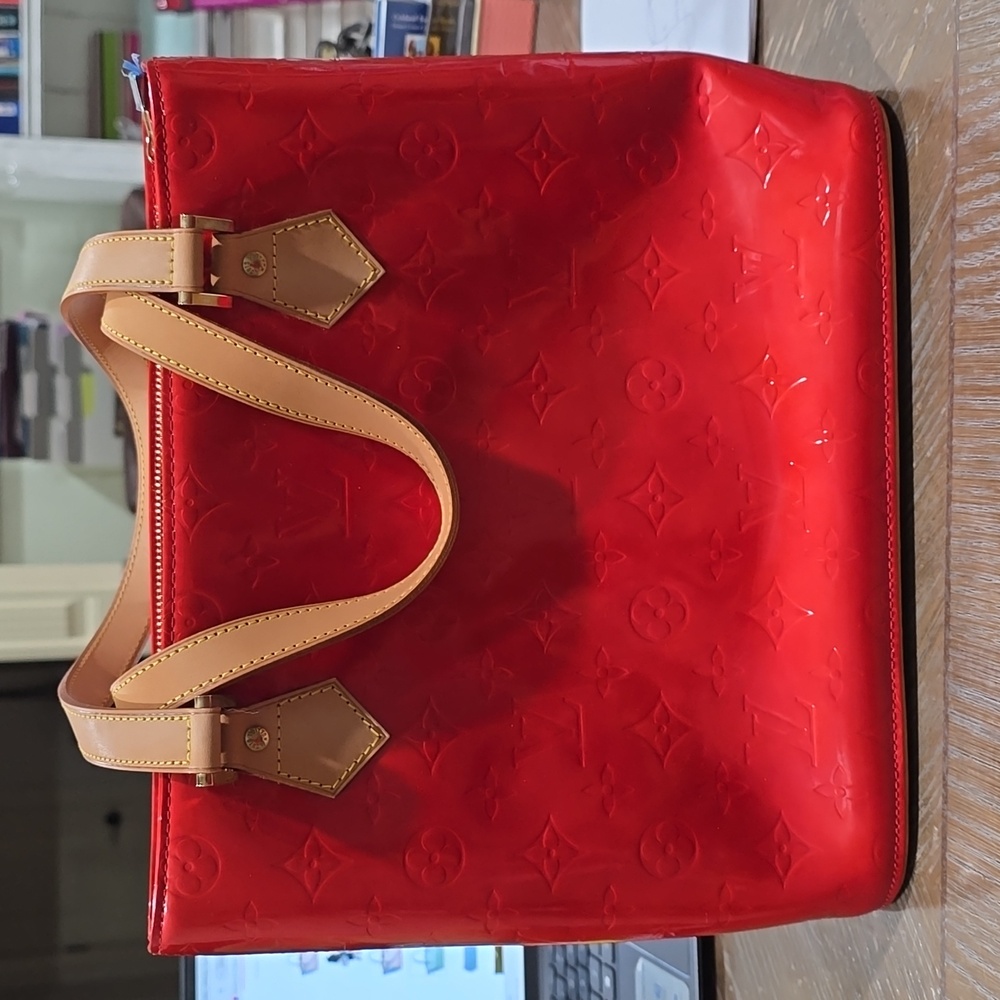 LV red Vernis